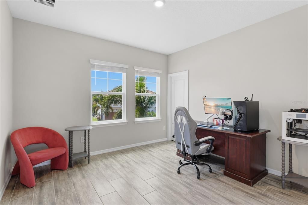 For Sale: $975,000 (5 beds, 5 baths, 3703 Square Feet)