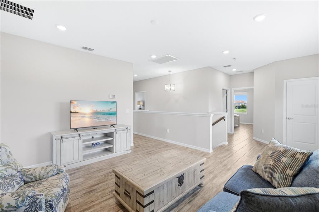 For Sale: $975,000 (5 beds, 5 baths, 3703 Square Feet)