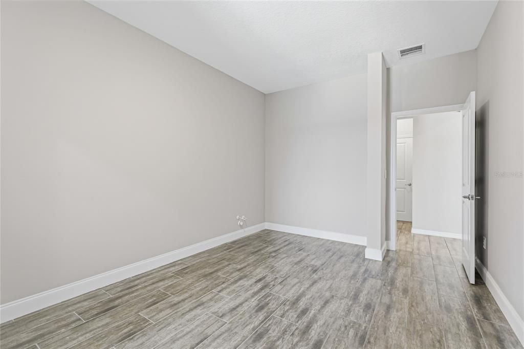 For Sale: $975,000 (5 beds, 5 baths, 3703 Square Feet)
