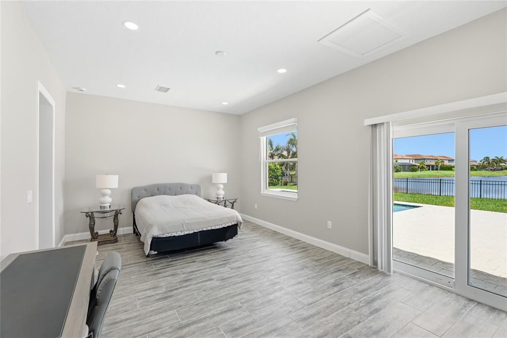 For Sale: $975,000 (5 beds, 5 baths, 3703 Square Feet)