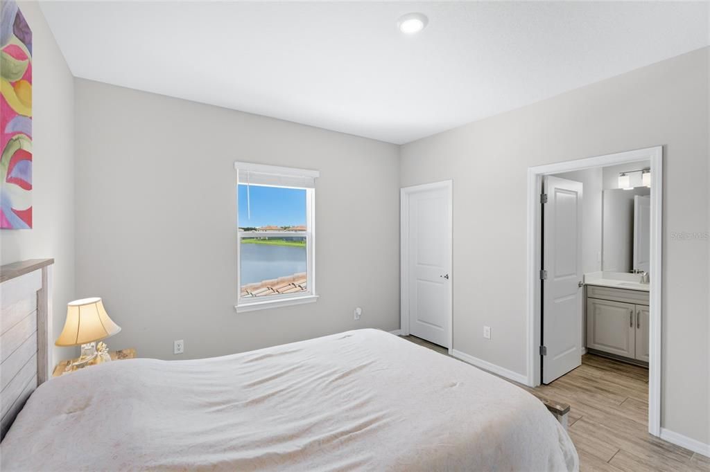 For Sale: $975,000 (5 beds, 5 baths, 3703 Square Feet)