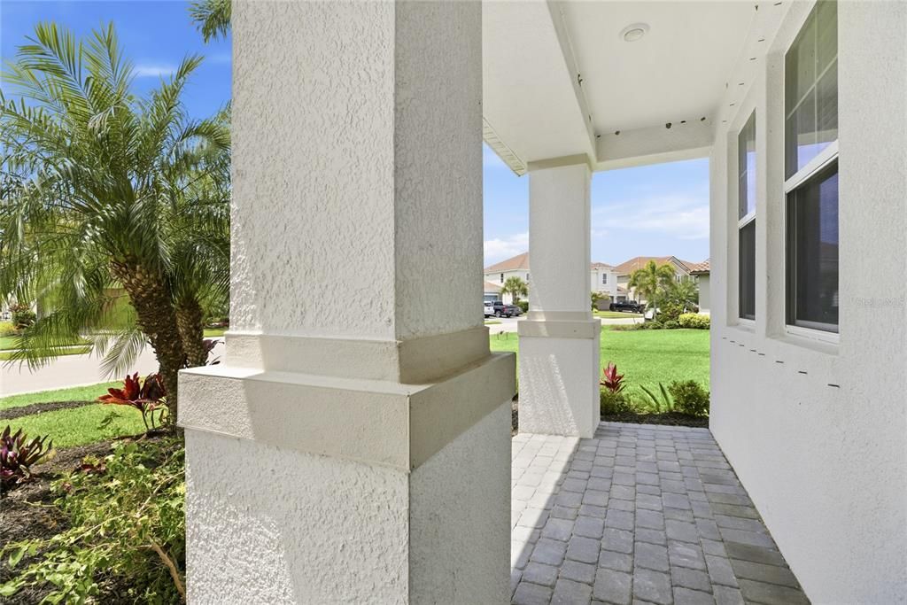 For Sale: $975,000 (5 beds, 5 baths, 3703 Square Feet)