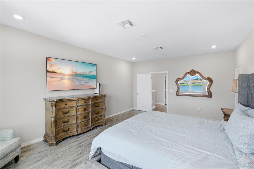 For Sale: $975,000 (5 beds, 5 baths, 3703 Square Feet)