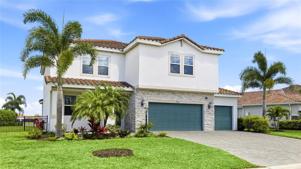 For Sale: $975,000 (5 beds, 5 baths, 3703 Square Feet)