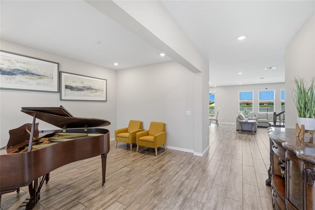 For Sale: $975,000 (5 beds, 5 baths, 3703 Square Feet)