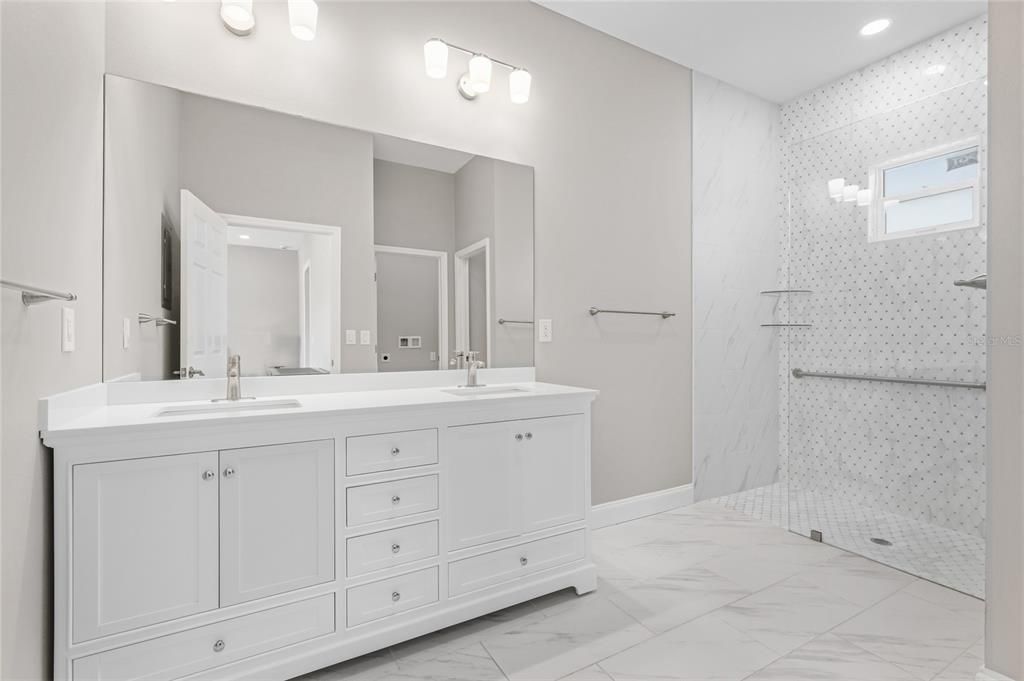 For Sale: $975,000 (5 beds, 5 baths, 3703 Square Feet)