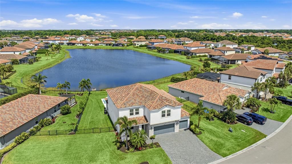 For Sale: $975,000 (5 beds, 5 baths, 3703 Square Feet)