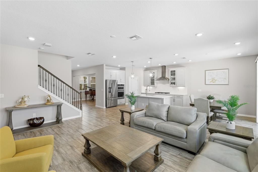 For Sale: $975,000 (5 beds, 5 baths, 3703 Square Feet)
