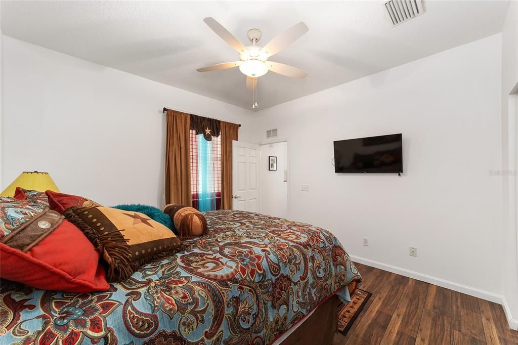 For Sale: $308,000 (3 beds, 2 baths, 1783 Square Feet)