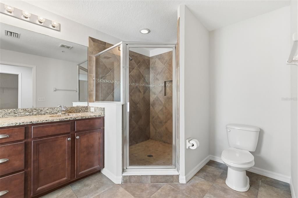Activo con contrato: $334,999 (3 camas, 2 baños, 1897 Pies cuadrados)