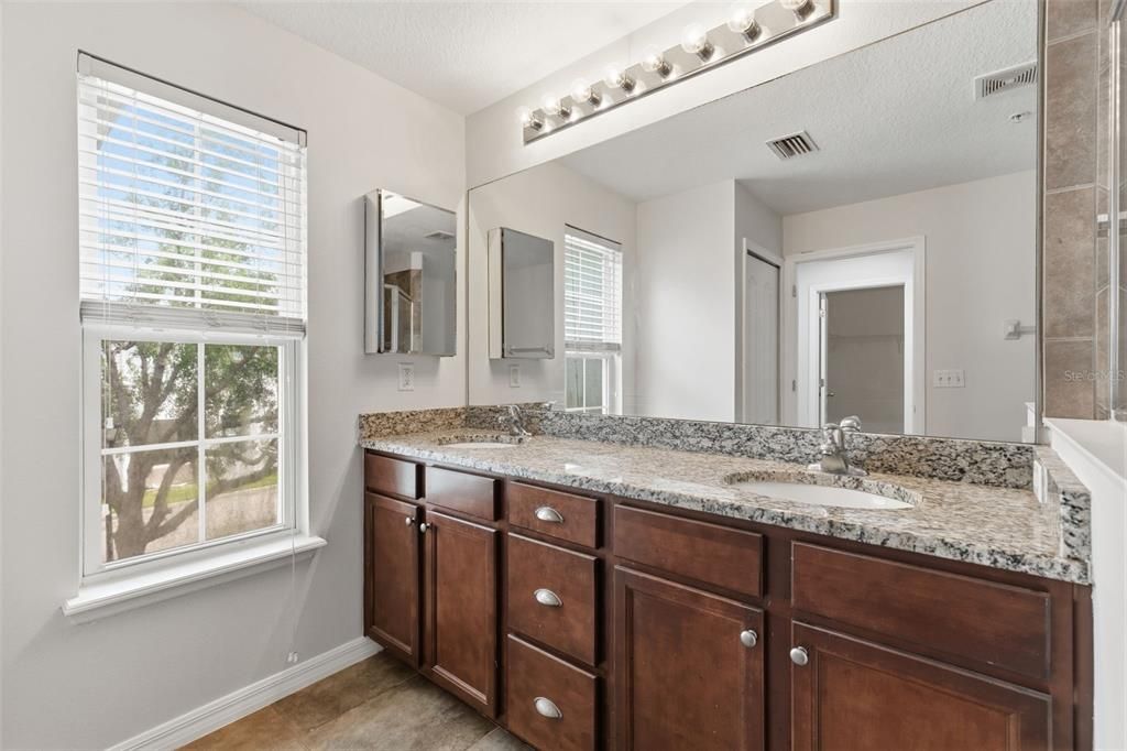Activo con contrato: $334,999 (3 camas, 2 baños, 1897 Pies cuadrados)