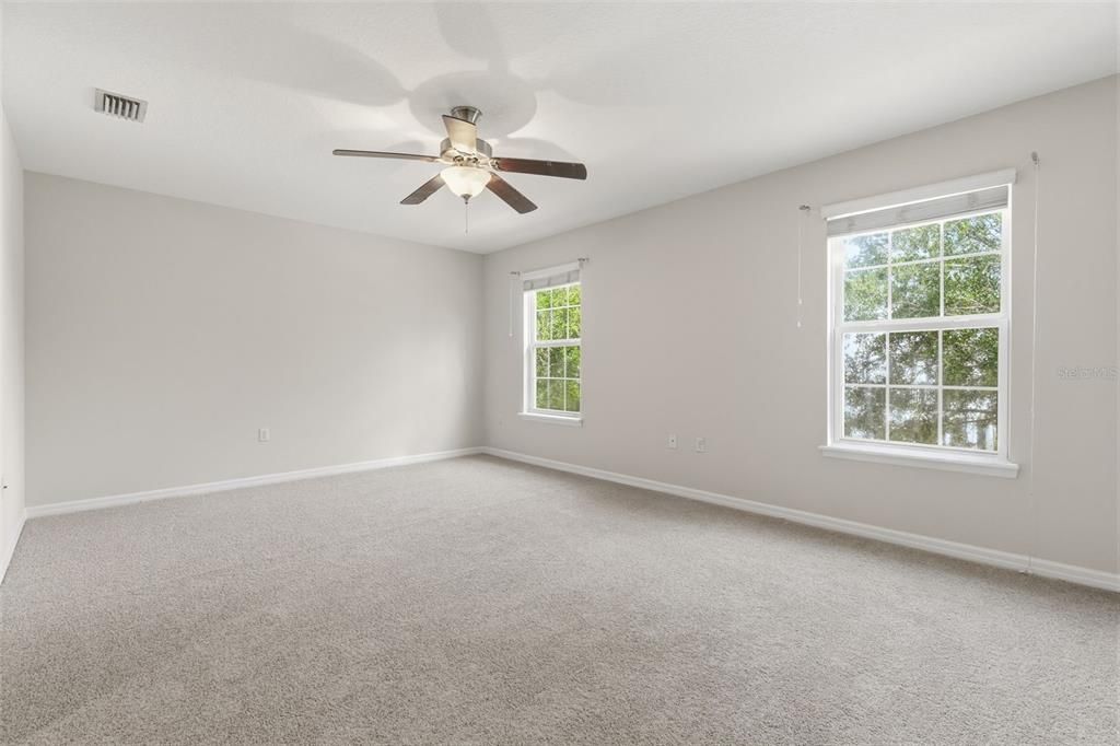 Activo con contrato: $334,999 (3 camas, 2 baños, 1897 Pies cuadrados)