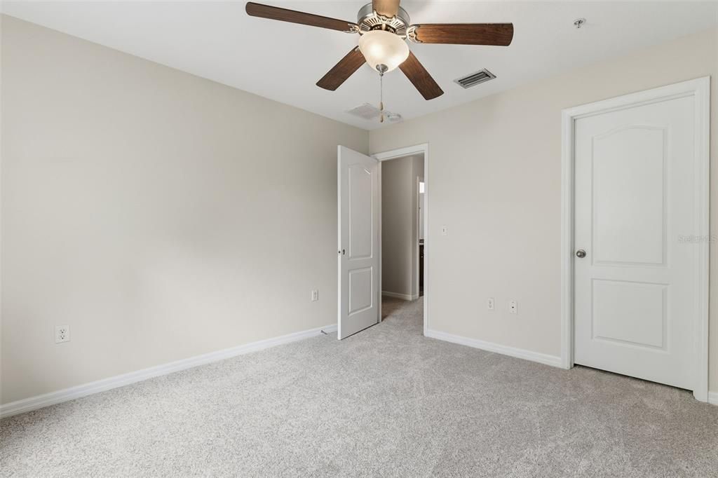 Activo con contrato: $334,999 (3 camas, 2 baños, 1897 Pies cuadrados)