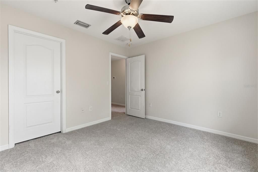Activo con contrato: $334,999 (3 camas, 2 baños, 1897 Pies cuadrados)