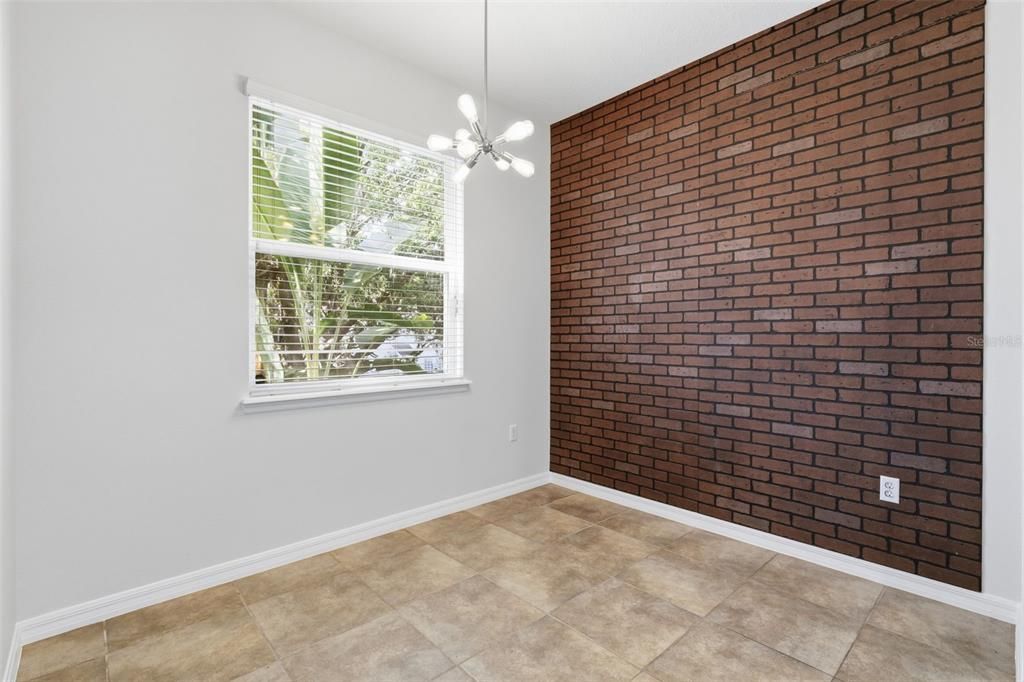 Activo con contrato: $334,999 (3 camas, 2 baños, 1897 Pies cuadrados)
