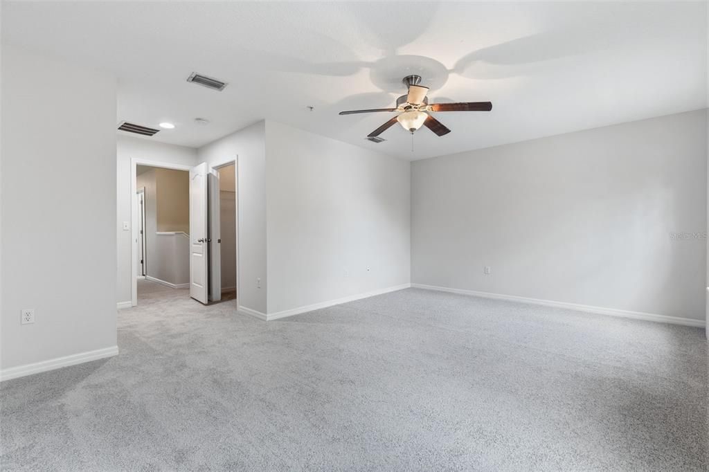 Activo con contrato: $334,999 (3 camas, 2 baños, 1897 Pies cuadrados)