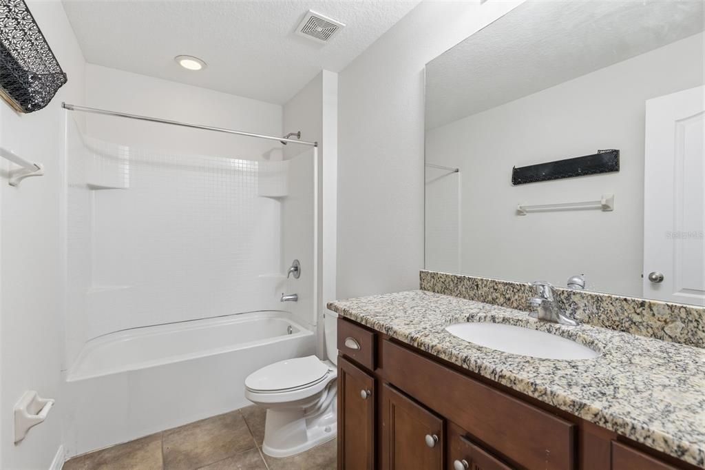 Activo con contrato: $334,999 (3 camas, 2 baños, 1897 Pies cuadrados)