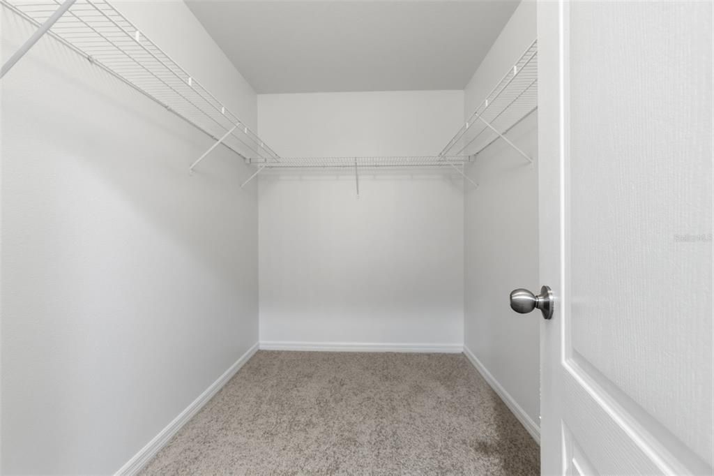Activo con contrato: $334,999 (3 camas, 2 baños, 1897 Pies cuadrados)
