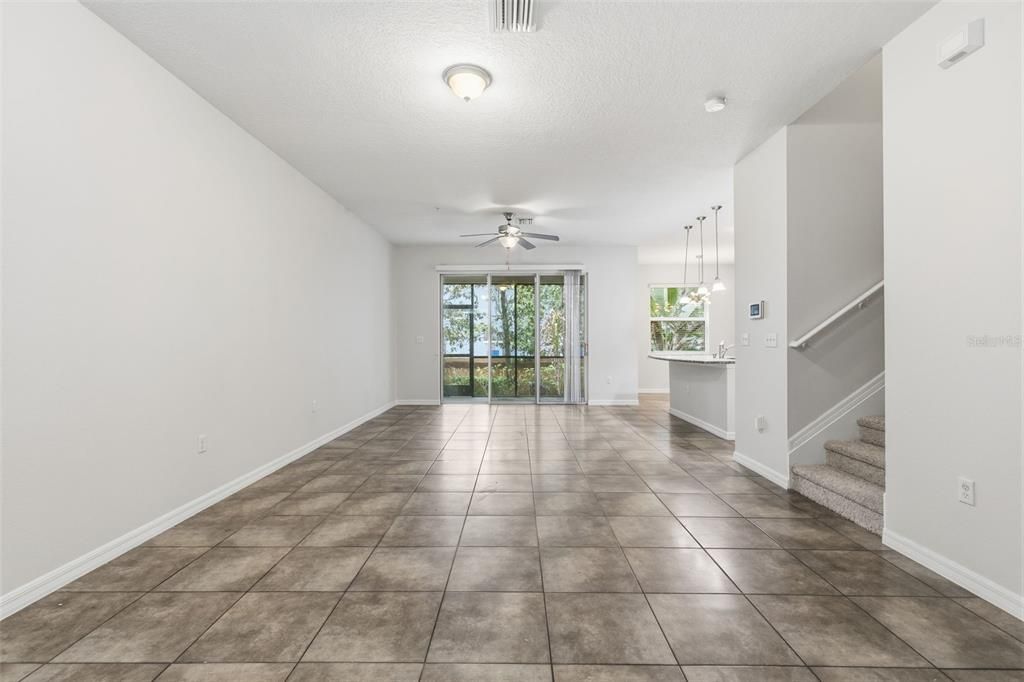 Activo con contrato: $334,999 (3 camas, 2 baños, 1897 Pies cuadrados)