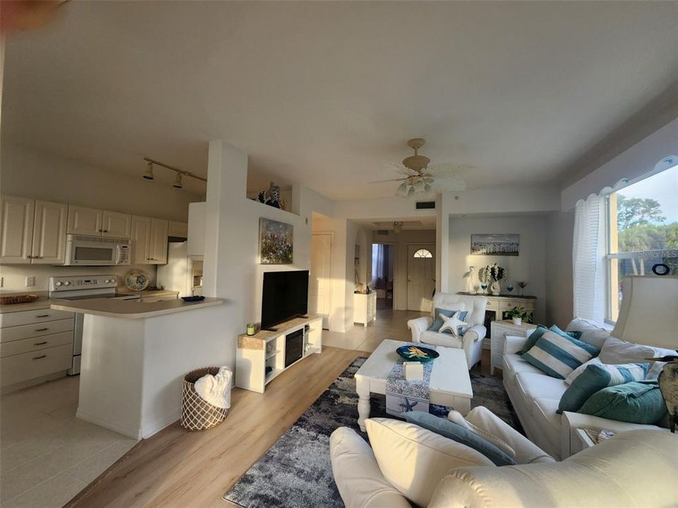 В аренду: $2,200 (3 спален, 2 ванн, 1383 Квадратных фут)