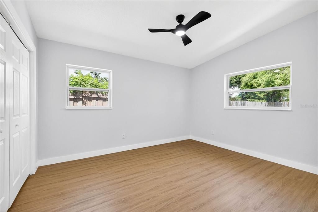 Activo con contrato: $300,000 (3 camas, 1 baños, 1032 Pies cuadrados)