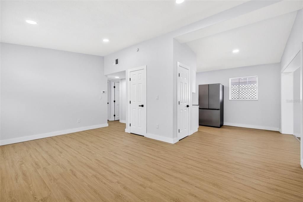 Activo con contrato: $300,000 (3 camas, 1 baños, 1032 Pies cuadrados)