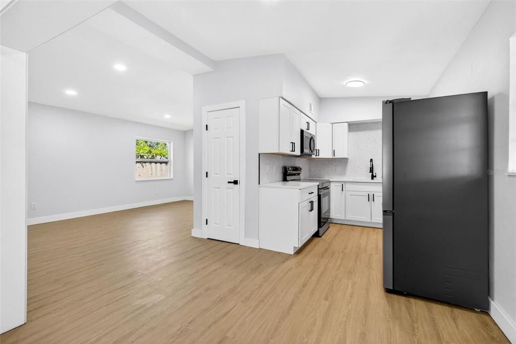 Activo con contrato: $300,000 (3 camas, 1 baños, 1032 Pies cuadrados)