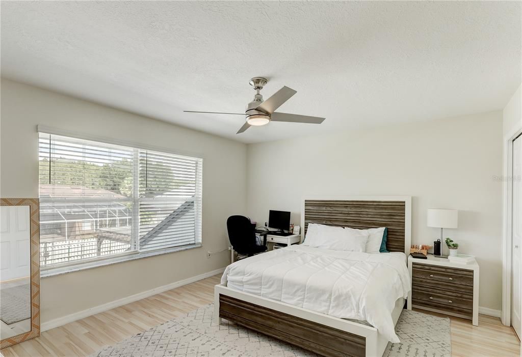 Activo con contrato: $885,000 (5 camas, 2 baños, 3132 Pies cuadrados)