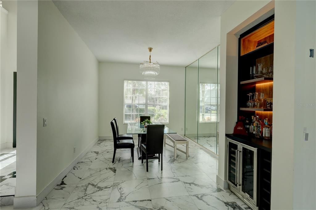 Activo con contrato: $885,000 (5 camas, 2 baños, 3132 Pies cuadrados)