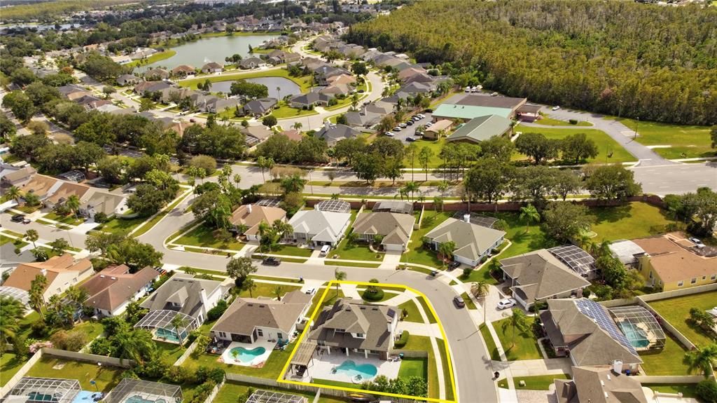 Activo con contrato: $885,000 (5 camas, 2 baños, 3132 Pies cuadrados)