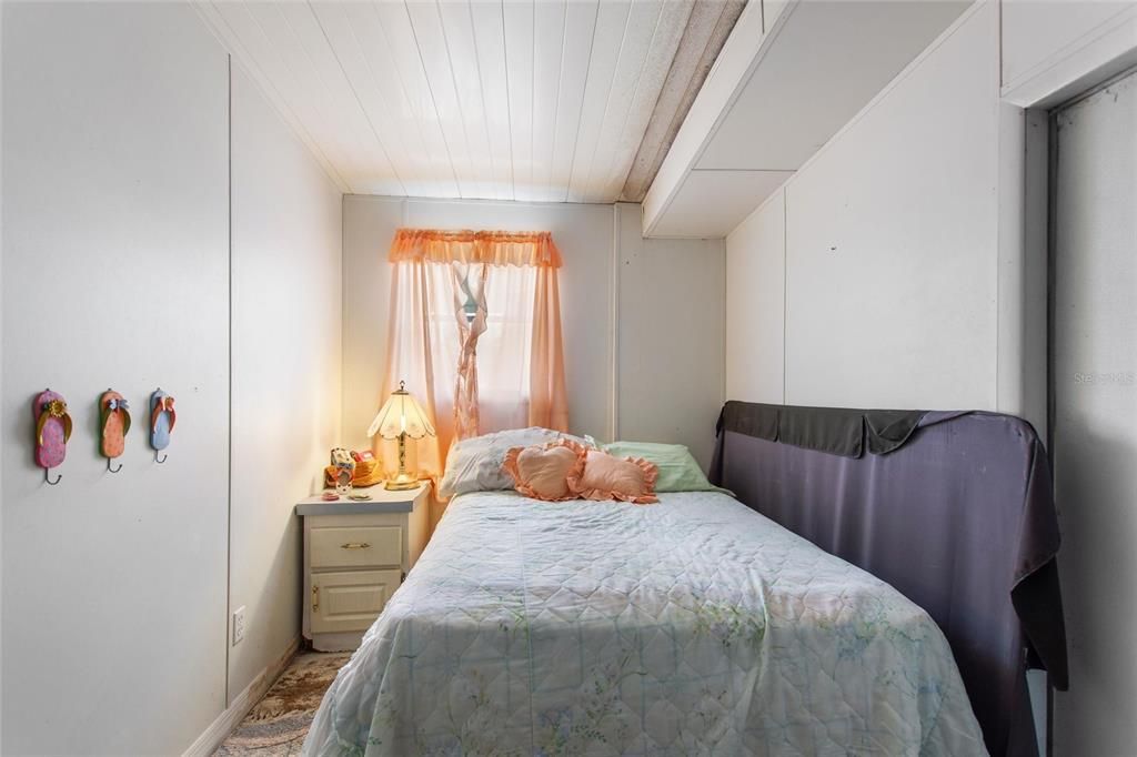 For Sale: $85,000 (1 beds, 1 baths, 364 Square Feet)