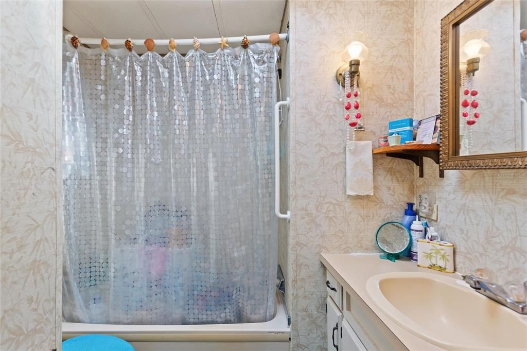 For Sale: $85,000 (1 beds, 1 baths, 364 Square Feet)