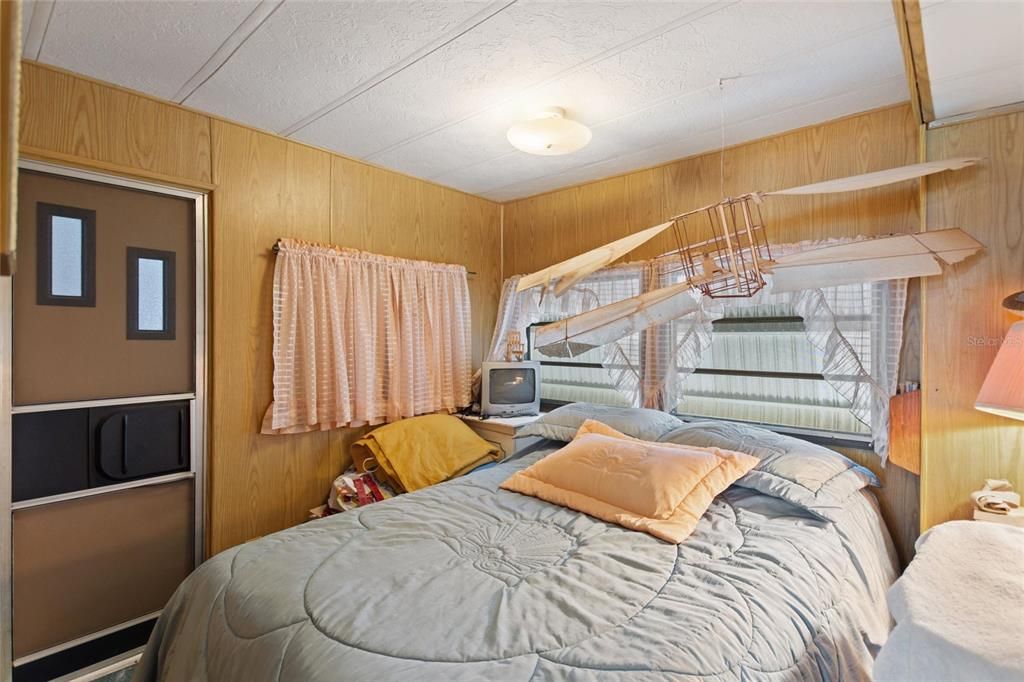 For Sale: $85,000 (1 beds, 1 baths, 364 Square Feet)