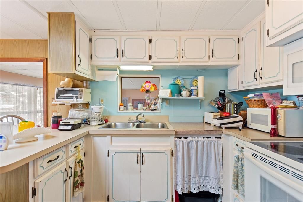 For Sale: $85,000 (1 beds, 1 baths, 364 Square Feet)