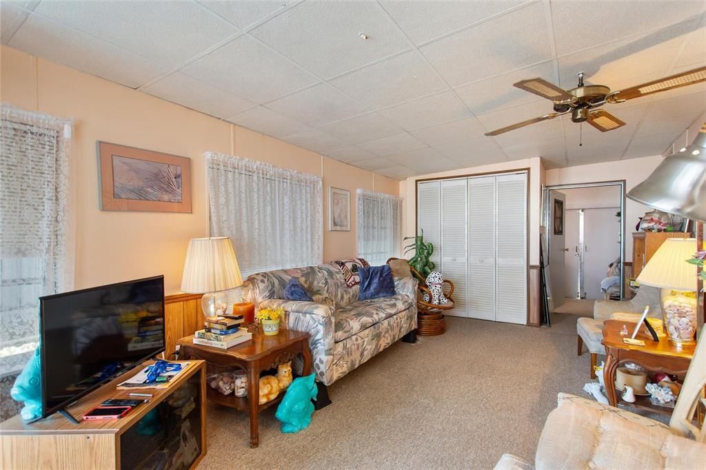 For Sale: $85,000 (1 beds, 1 baths, 364 Square Feet)