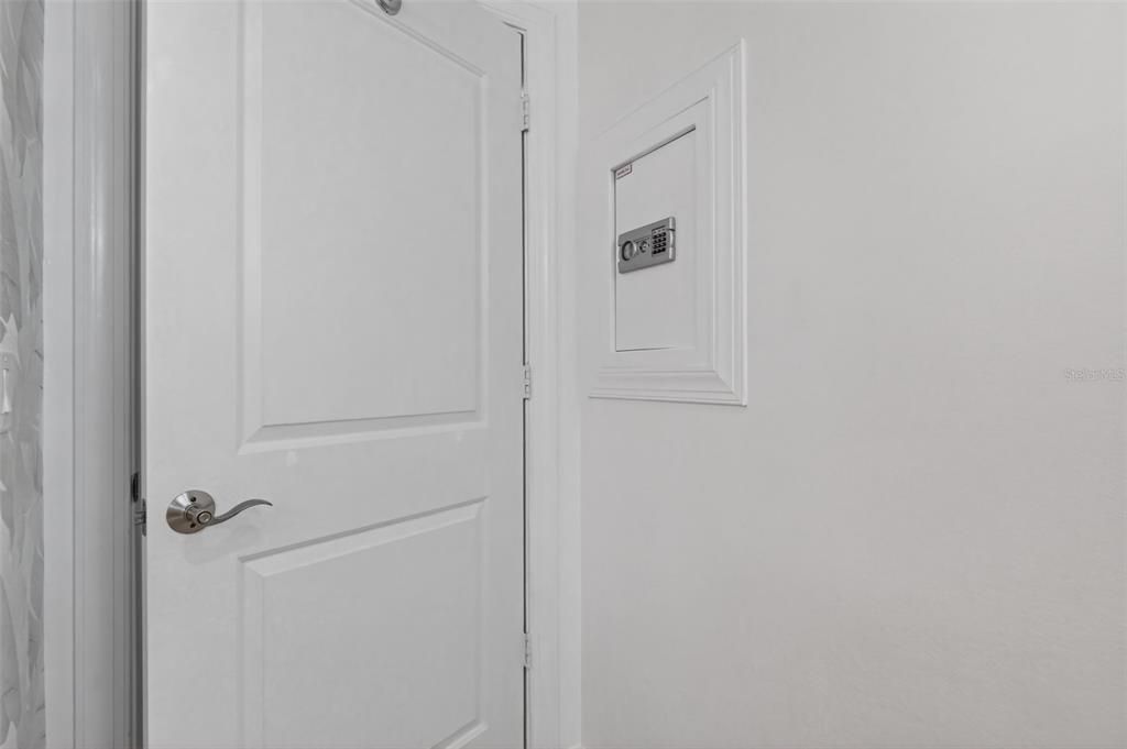 For Sale: $699,000 (3 beds, 2 baths, 2071 Square Feet)