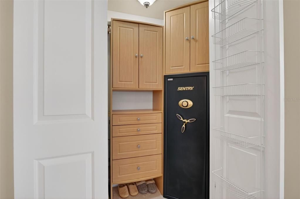 For Sale: $699,000 (3 beds, 2 baths, 2071 Square Feet)