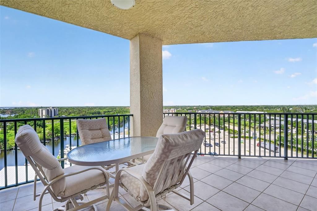 For Sale: $699,000 (3 beds, 2 baths, 2071 Square Feet)