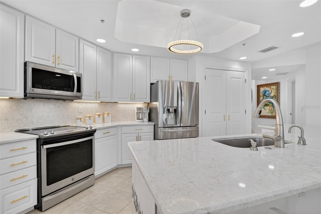 For Sale: $699,000 (3 beds, 2 baths, 2071 Square Feet)