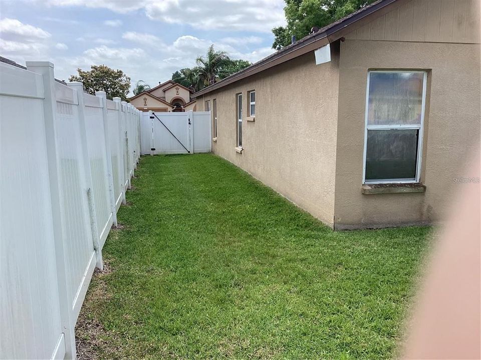 For Rent: $2,599 (4 beds, 2 baths, 2080 Square Feet)