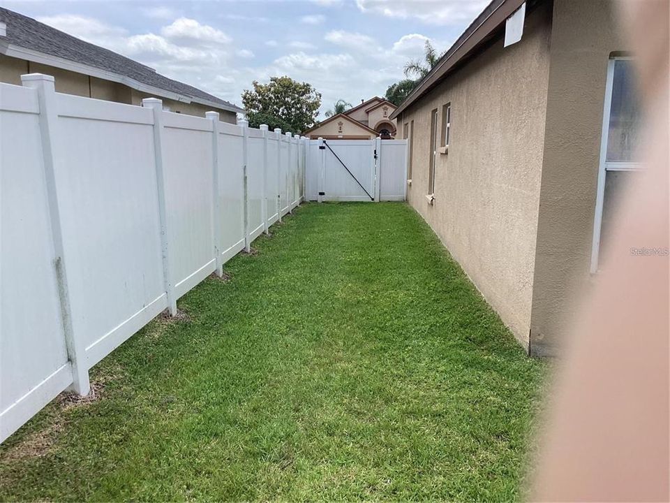For Rent: $2,599 (4 beds, 2 baths, 2080 Square Feet)