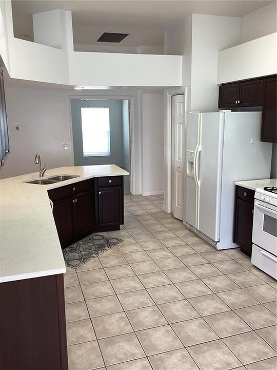 For Rent: $2,599 (4 beds, 2 baths, 2080 Square Feet)