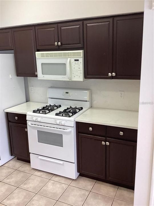 For Rent: $2,599 (4 beds, 2 baths, 2080 Square Feet)