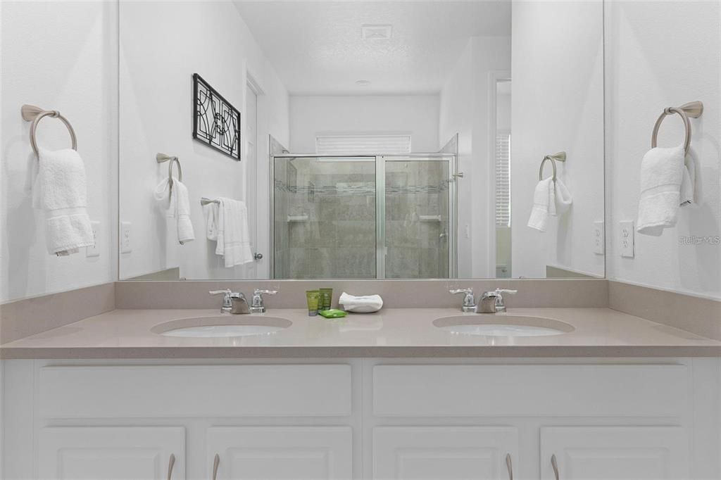 En Venta: $925,000 (9 camas, 6 baños, 4363 Pies cuadrados)