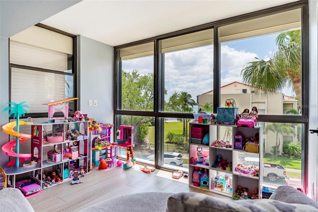 Active With Contract: $439,990 (2 beds, 2 baths, 1260 Square Feet)