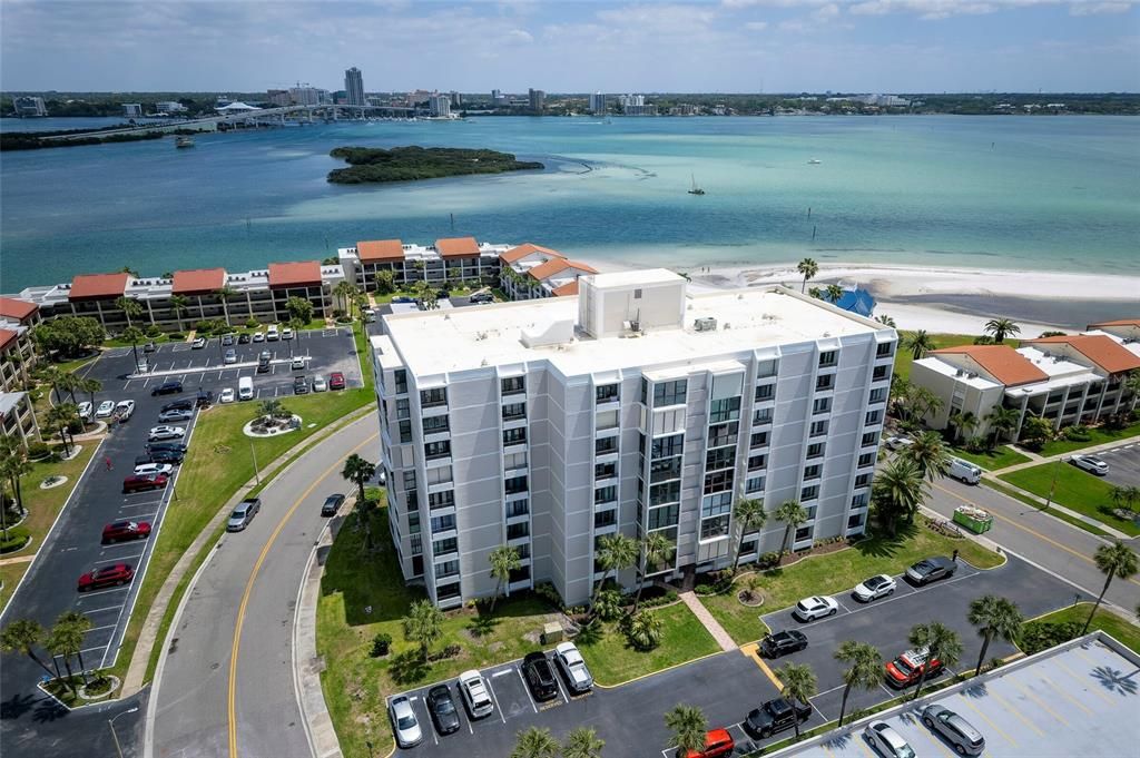 Active With Contract: $439,990 (2 beds, 2 baths, 1260 Square Feet)