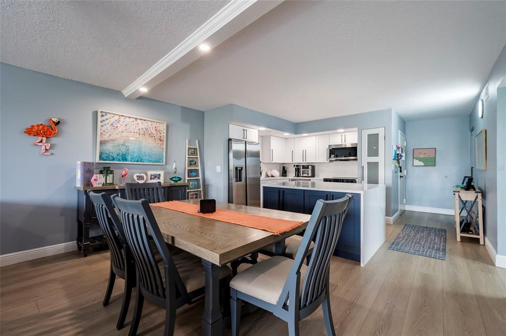 Active With Contract: $439,990 (2 beds, 2 baths, 1260 Square Feet)