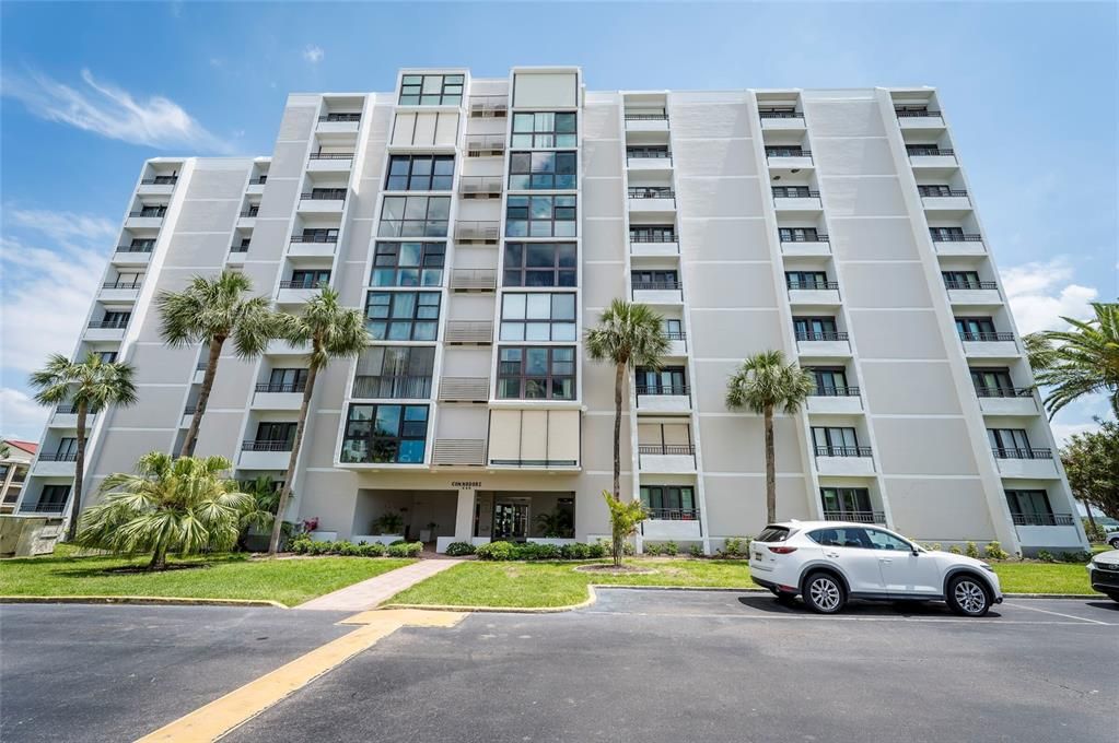 Active With Contract: $439,990 (2 beds, 2 baths, 1260 Square Feet)