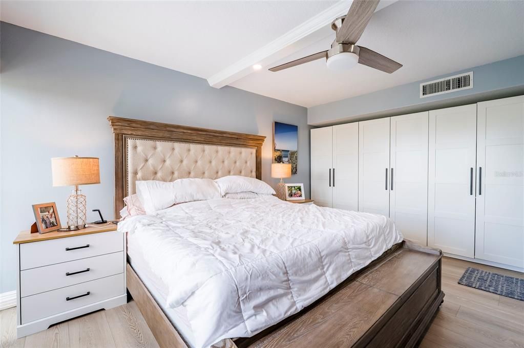 Active With Contract: $439,990 (2 beds, 2 baths, 1260 Square Feet)