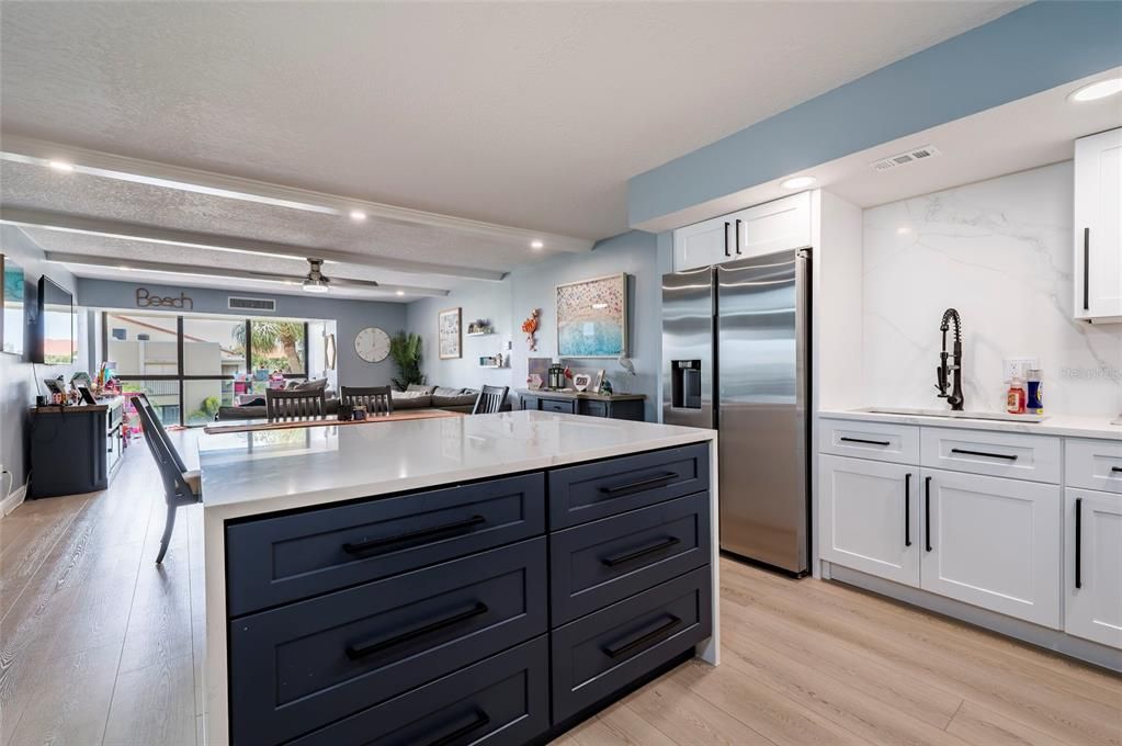 Active With Contract: $439,990 (2 beds, 2 baths, 1260 Square Feet)